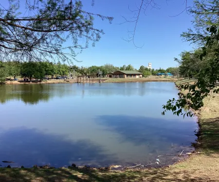 Photo of lake at Heritage Park