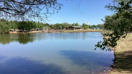 Photo of lake at Heritage Park