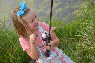 This girl learned about the fun of fishing with her foster family at the Sept. 12 event. (Daniel Griffith/ODWC)