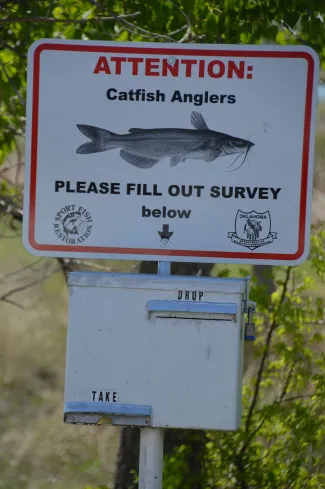 Angler survey sign.  Photo by Jena Donnell